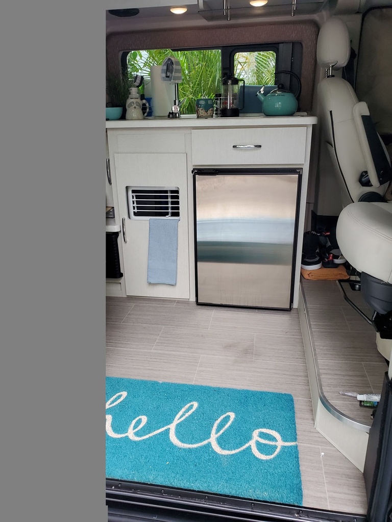 Photo 9 - 2022 Thor Motor Coach Class B Motorhome rental photo 11