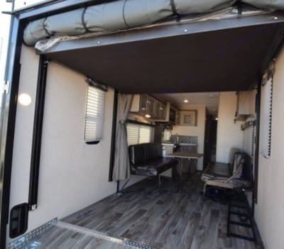 Photo 5 - 2020 Palomino Toy Hauler rental photo 7