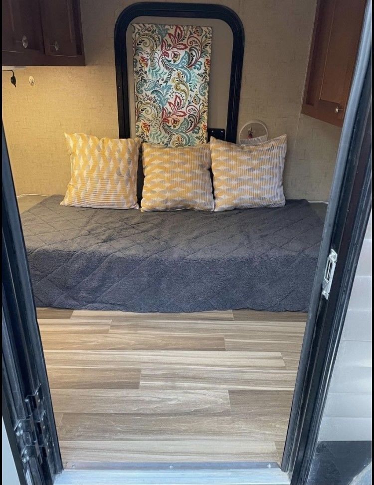 Photo 5 - 2017 Riverside Rv Travel Trailer rental photo 7