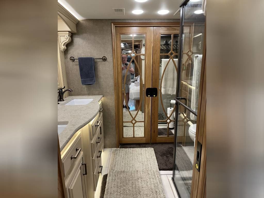 Photo 5 - 2017 Entegra Coach Class A Motorhome rental photo 21