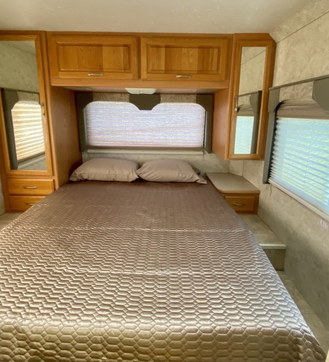 2005 Thor Motor Coach Four Winds Class C Motorhome for rent in Denison, TX