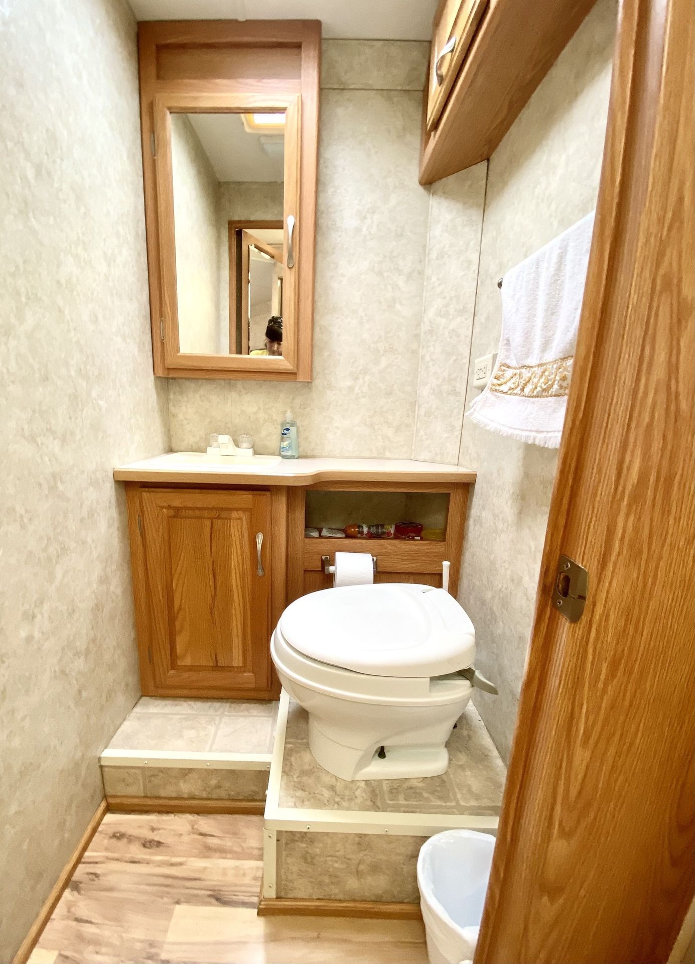 Photo 5 - 2005 Thor Motor Coach Class C Motorhome rental photo 7