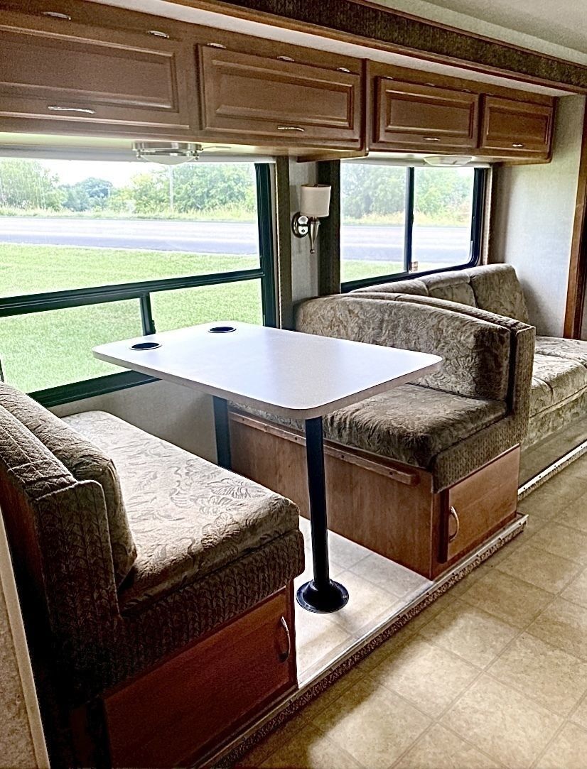 Photo 15 - 2005 Fleetwood Class C Motorhome rental photo 17