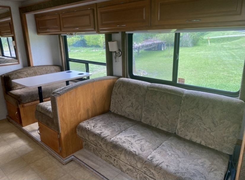 Photo 16 - 2005 Fleetwood Class C Motorhome rental photo 18