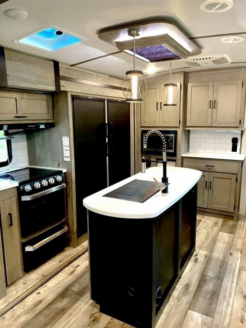 Photo 20 - 2021 Keystone Travel Trailer rental photo 22