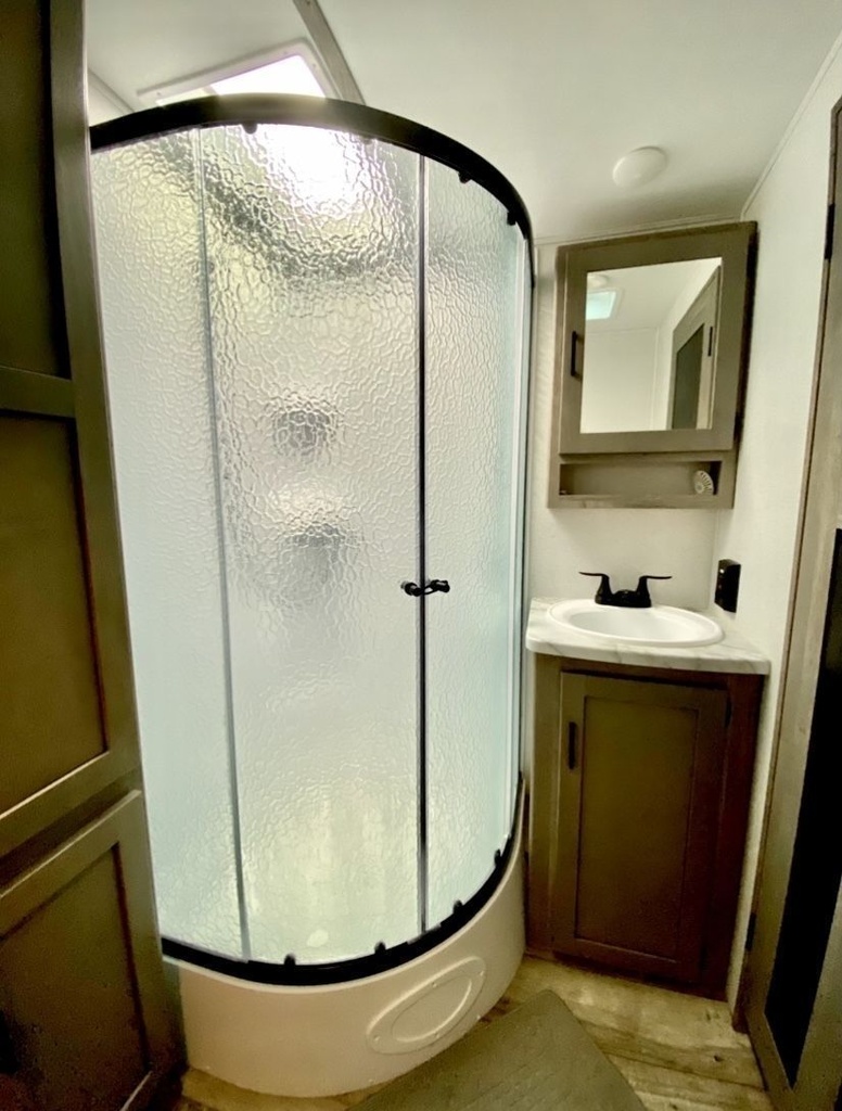 Photo 21 - 2021 Keystone Travel Trailer rental photo 23