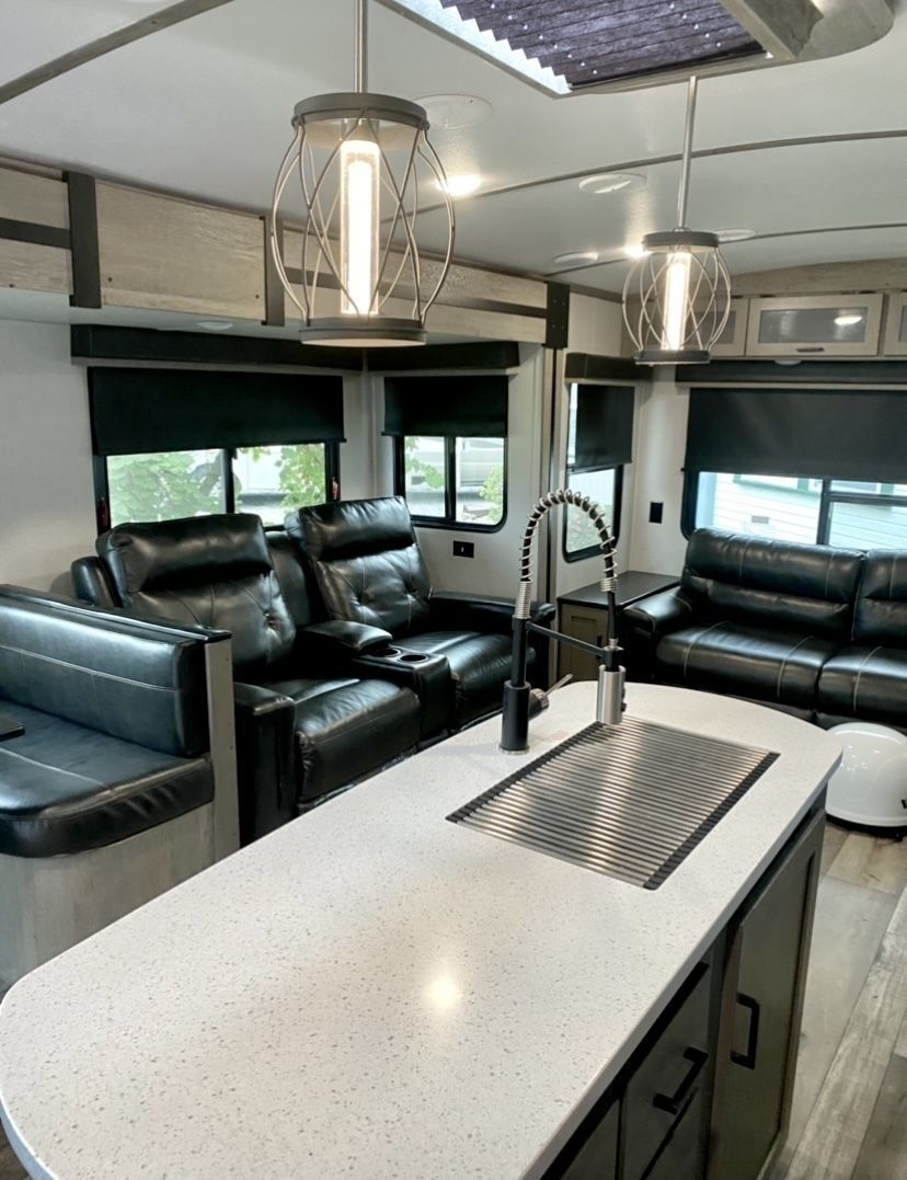 Photo 23 - 2021 Keystone Travel Trailer rental photo 25