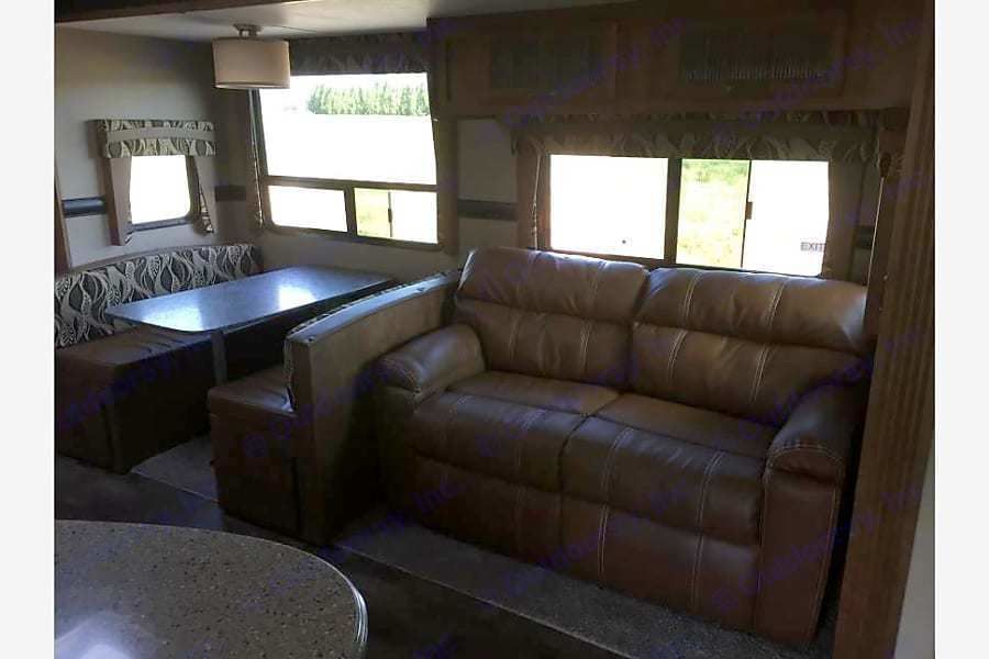 Photo 3 - 2017 CROSS ROADS Travel Trailer rental photo 5
