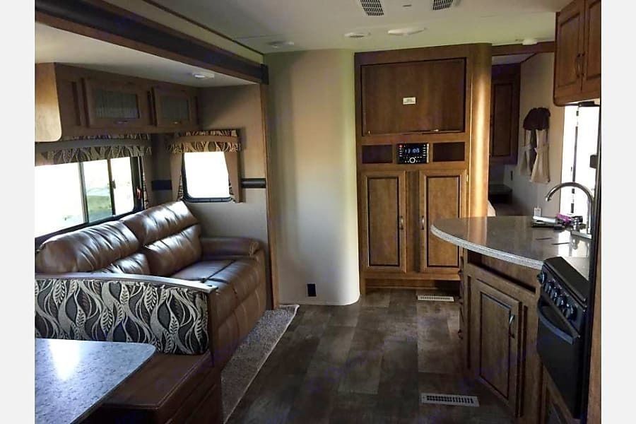Photo 4 - 2017 CROSS ROADS Travel Trailer rental photo 6