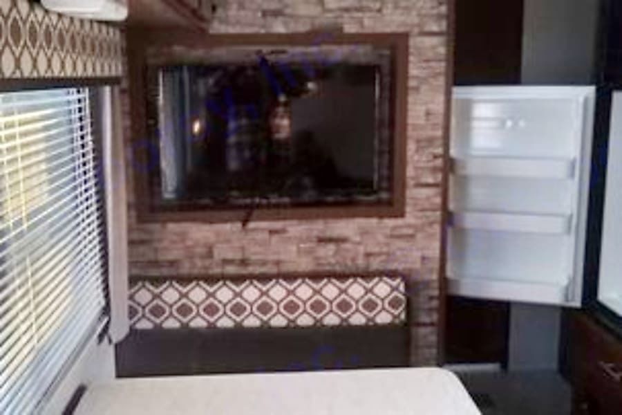 Photo 3 - 2020 Prime Time Travel Trailer rental photo 5