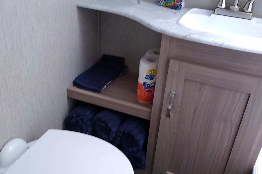 Photo 7 - 2021 Coachmen Travel Trailer rental photo 9