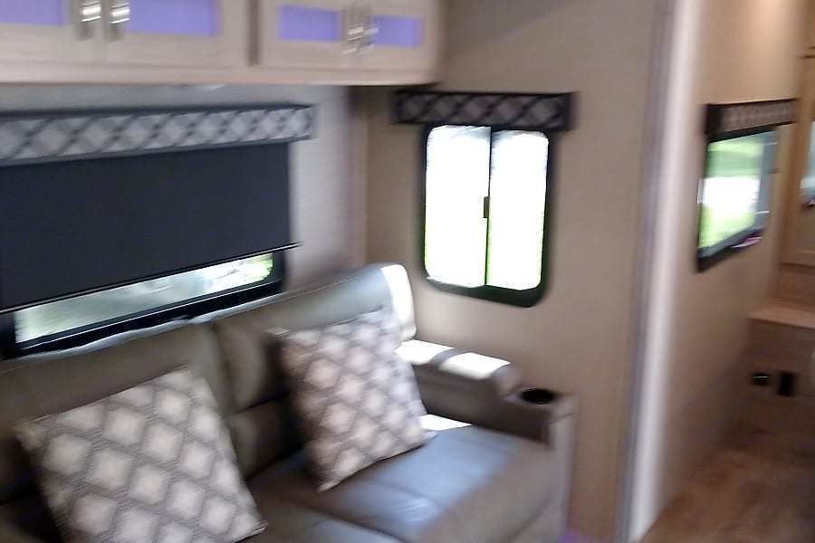 Photo 11 - 2021 Coachmen Travel Trailer rental photo 13