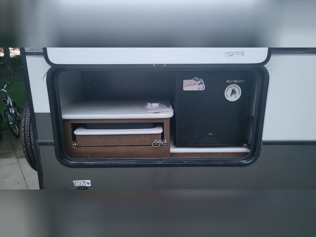 Photo 8 - 2018 Forest River Fifth Wheel rental photo 10