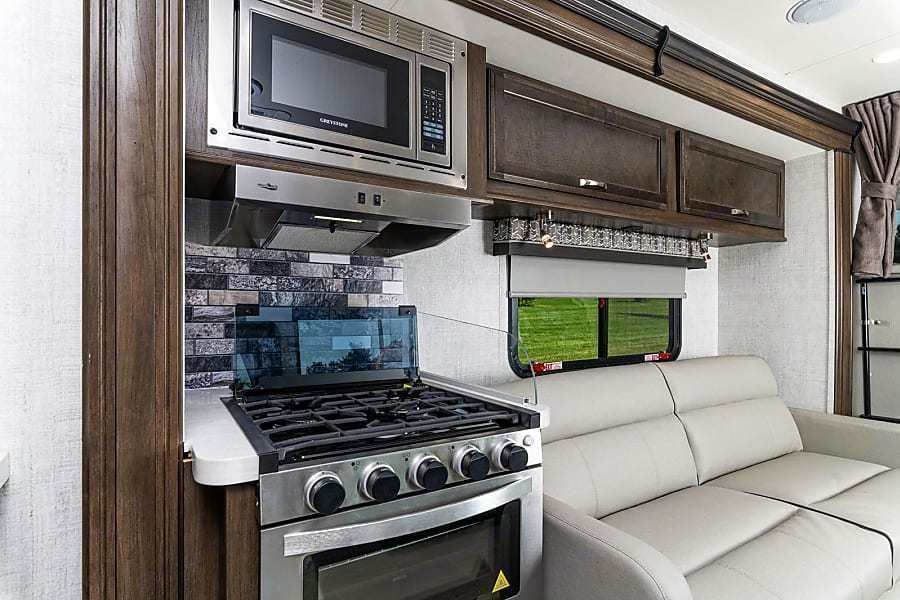 Photo 3 - 2022 Gulfstream Class C Motorhome rental photo 5