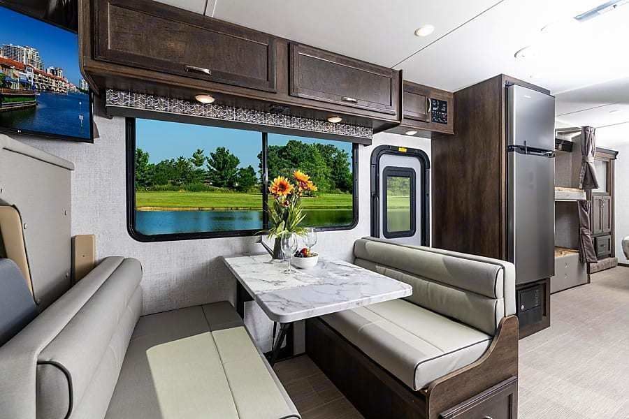 Photo 7 - 2022 Gulfstream Class C Motorhome rental photo 9