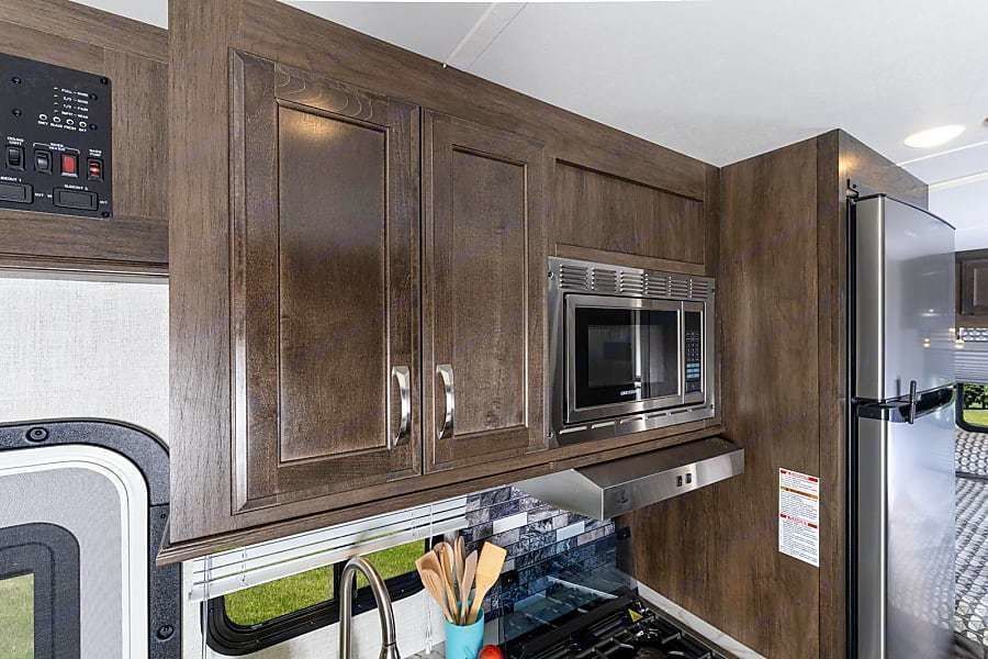 Photo 8 - 2021 Gulf Stream Class C Motorhome rental photo 10