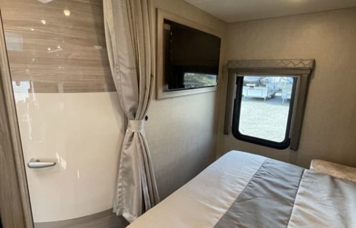 Photo 1 - 2020 Thor Class C Motorhome rental photo 14
