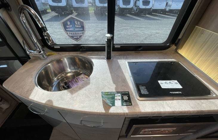 Photo 1 - 2020 Thor Class C Motorhome rental photo 15