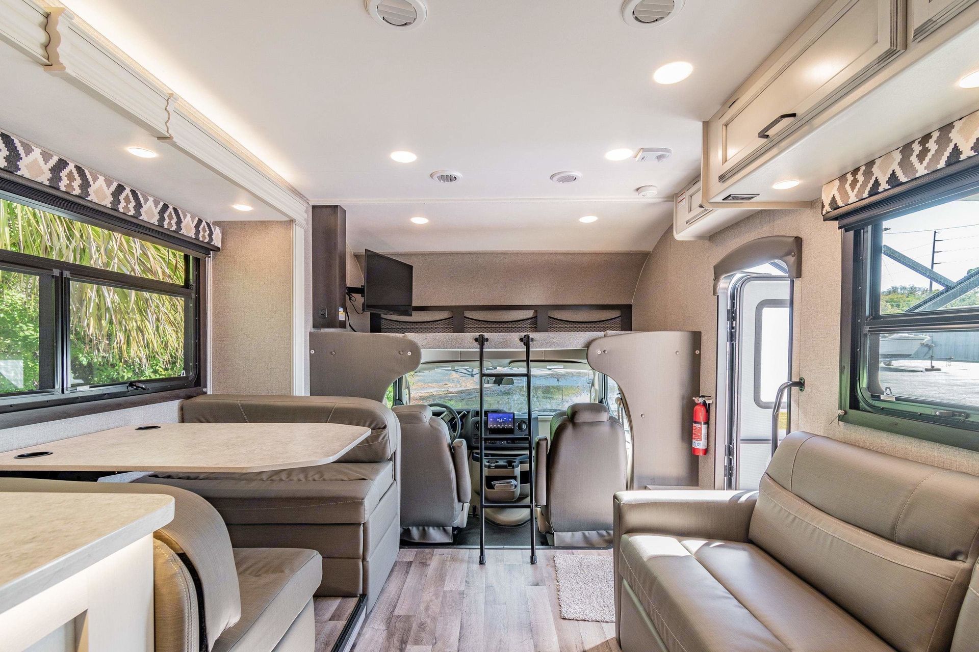 Photo 2 - 2022 Jayco Class C Motorhome rental photo 4