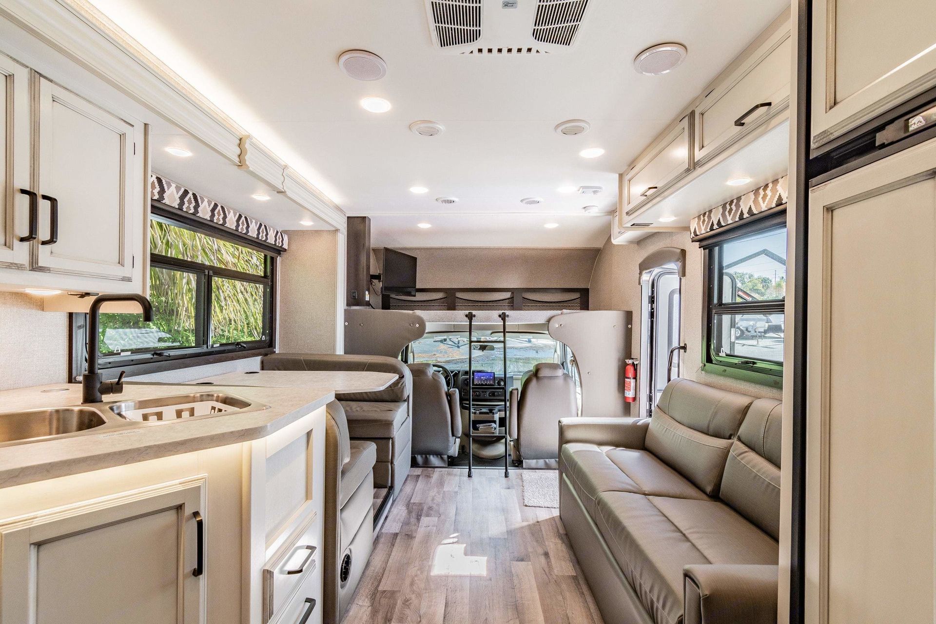 Photo 16 - 2022 Jayco Class C Motorhome rental photo 18