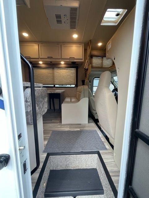 Photo 13 - 2021 Thor Motor Coach Class C Motorhome rental photo 15