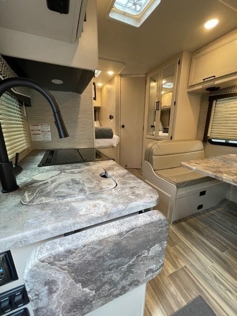 Photo 19 - 2021 Thor Motor Coach Class C Motorhome rental photo 21