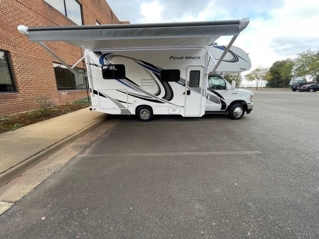 Photo 25 - 2021 Thor Motor Coach Class C Motorhome rental photo 27