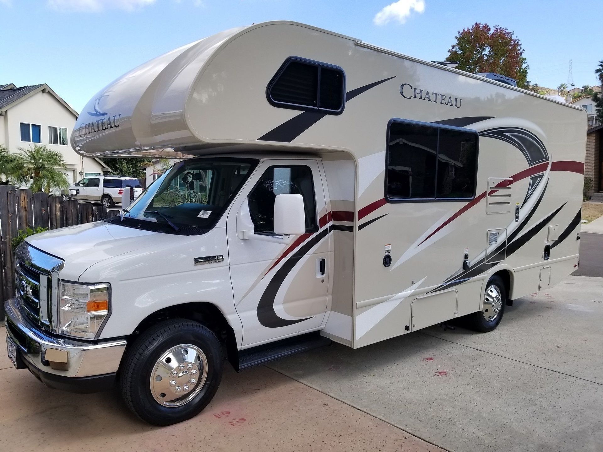 Photo 1 - 2018 Thor Class C Motorhome rental photo 3