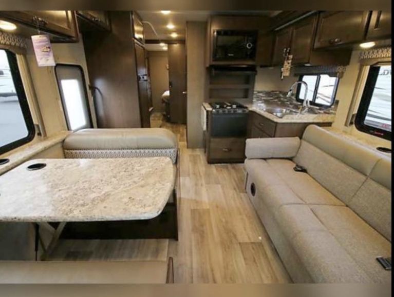 Photo 3 - 2017 Thor Motor Coach Class C Motorhome rental photo 5