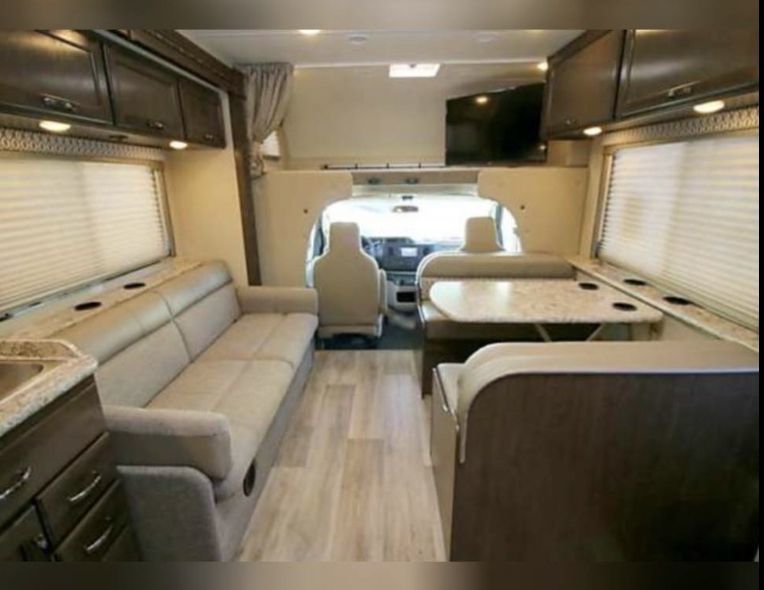 Photo 4 - 2017 Thor Motor Coach Class C Motorhome rental photo 6