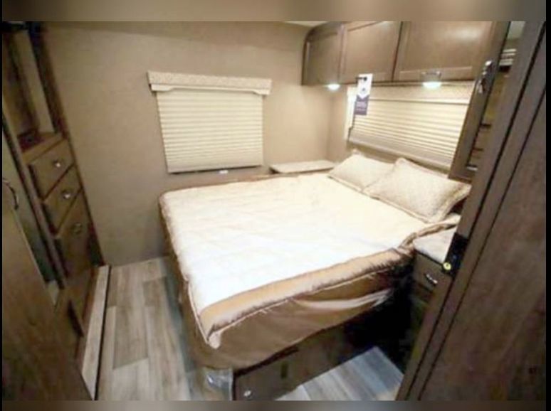 Photo 5 - 2017 Thor Motor Coach Class C Motorhome rental photo 7