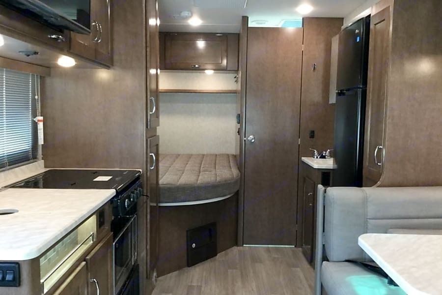 Photo 5 - 2020 Winnebago Class C Motorhome rental photo 7