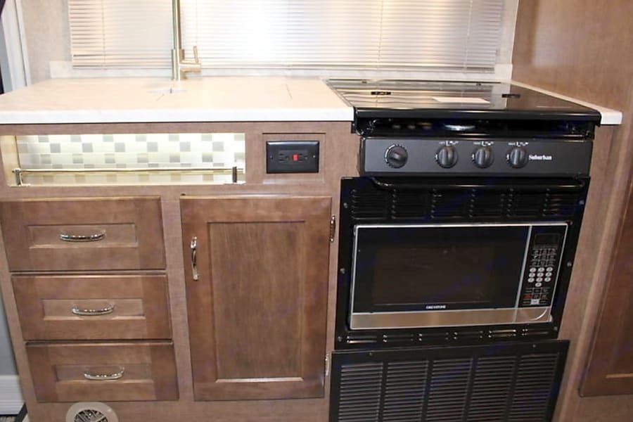 Photo 6 - 2020 Winnebago Class C Motorhome rental photo 8