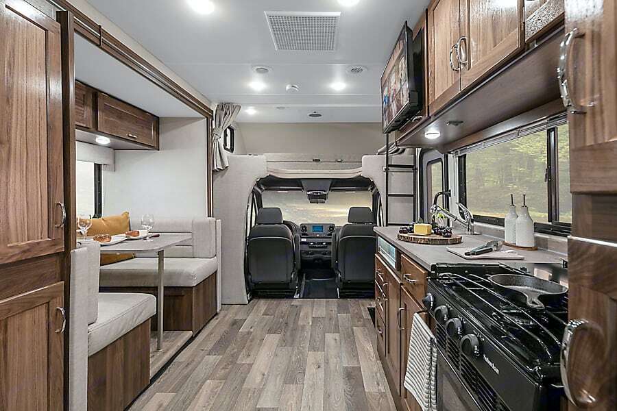Photo 8 - 2020 Winnebago Class C Motorhome rental photo 10