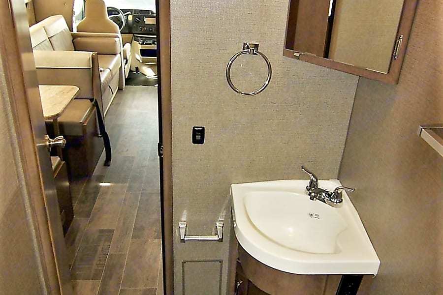 Photo 7 - 2019 Winnebago Class C Motorhome rental photo 8