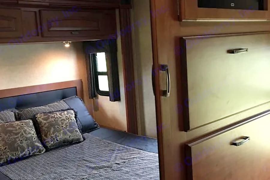Photo 5 - 2014 Jayco Class C Motorhome rental photo 7