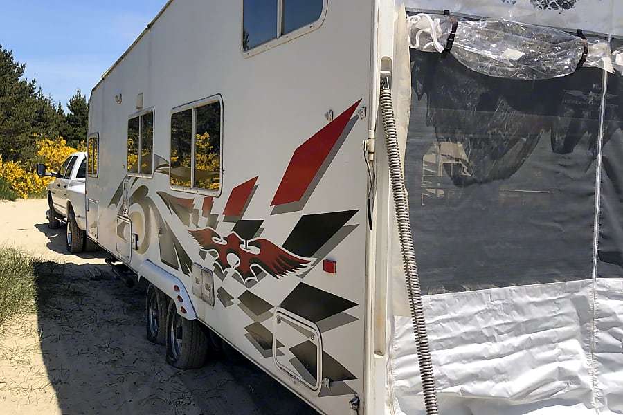 Photo 16 - 2006 Weekend Warrior Toy Hauler rental photo 18
