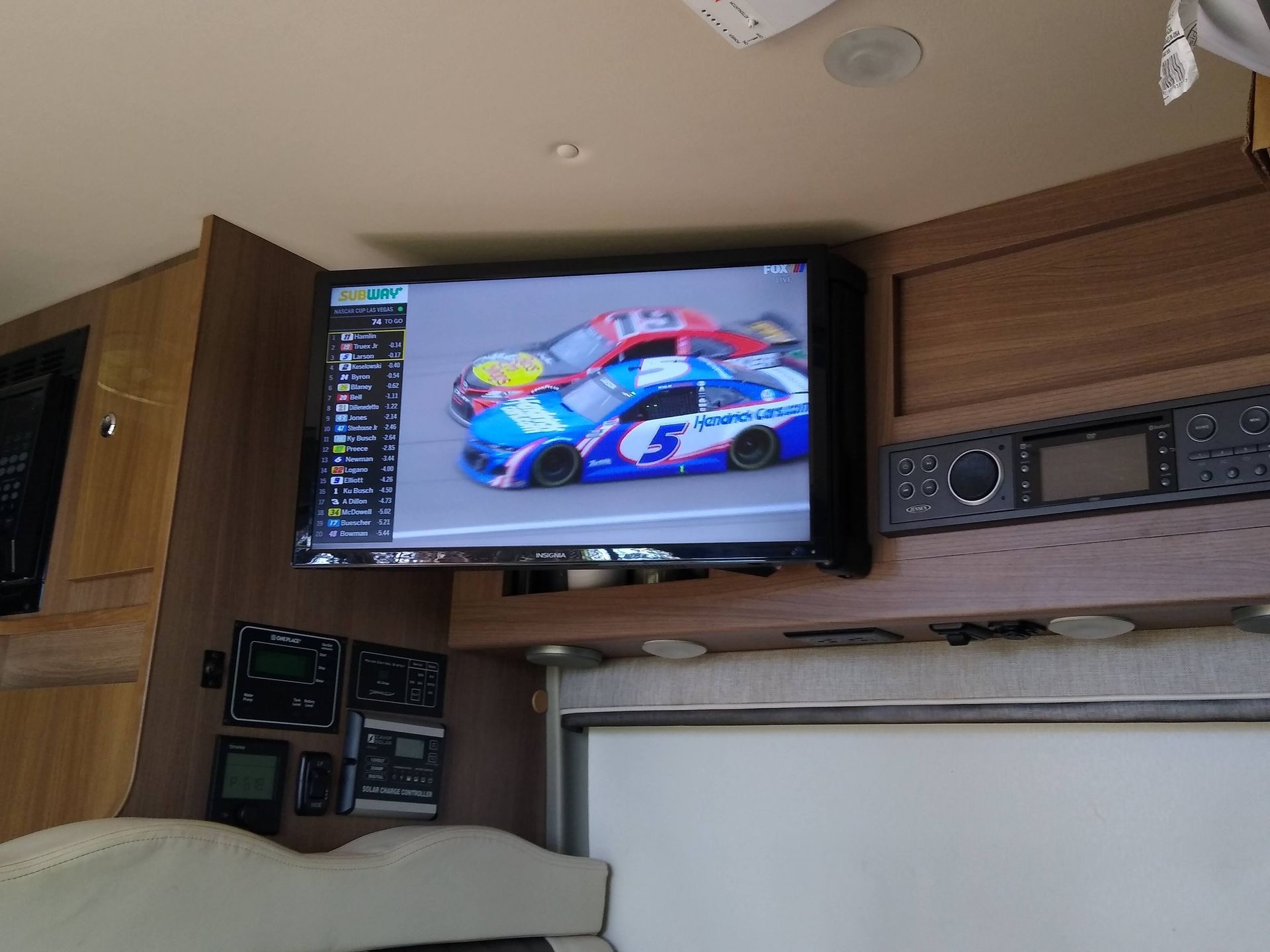 Photo 14 - 2016 Winnebago Class B Motorhome rental photo 15