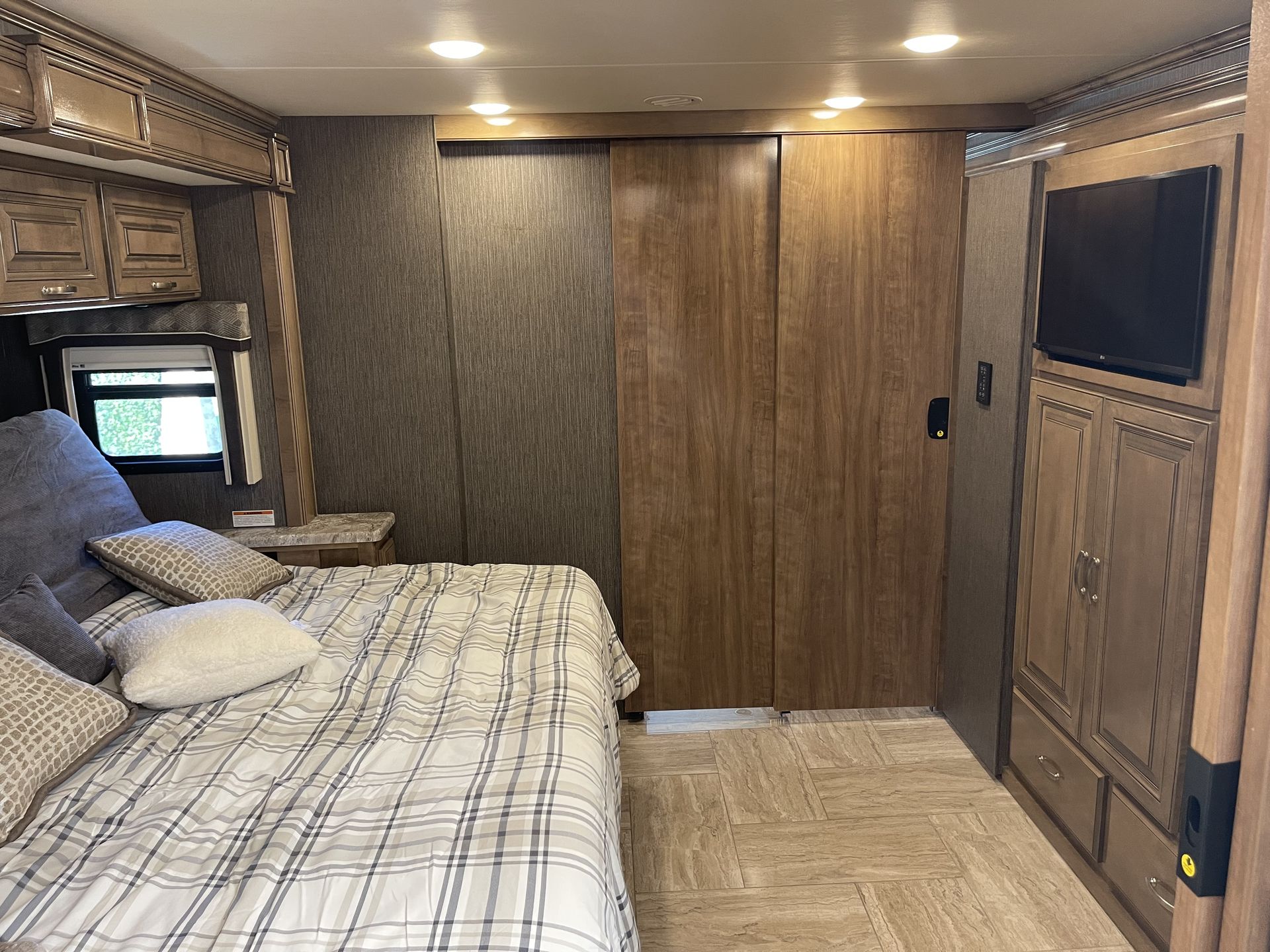 Photo 15 - 2020 Thor Class A Motorhome rental photo 16