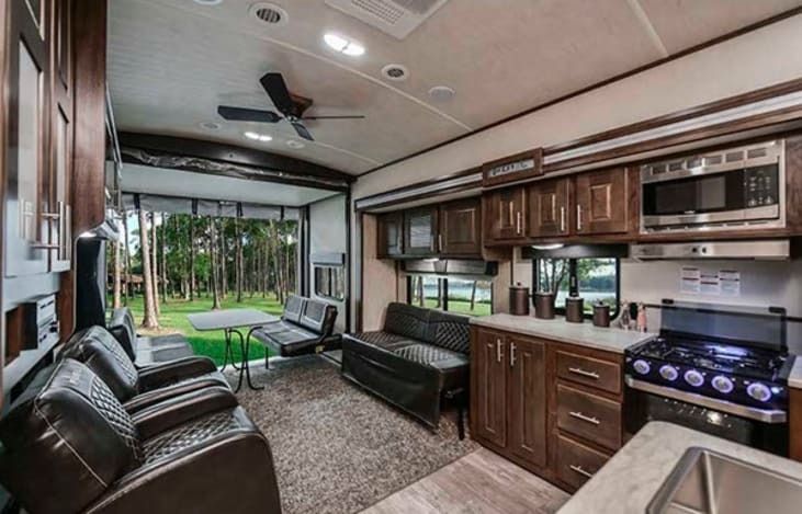 Photo 3 - 2020 HEART LAND Toy Hauler rental photo 5