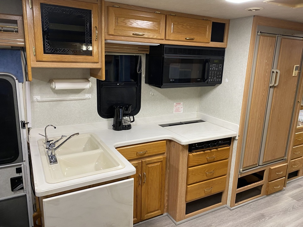 Photo 17 - 1997 National Class A Motorhome rental photo 19