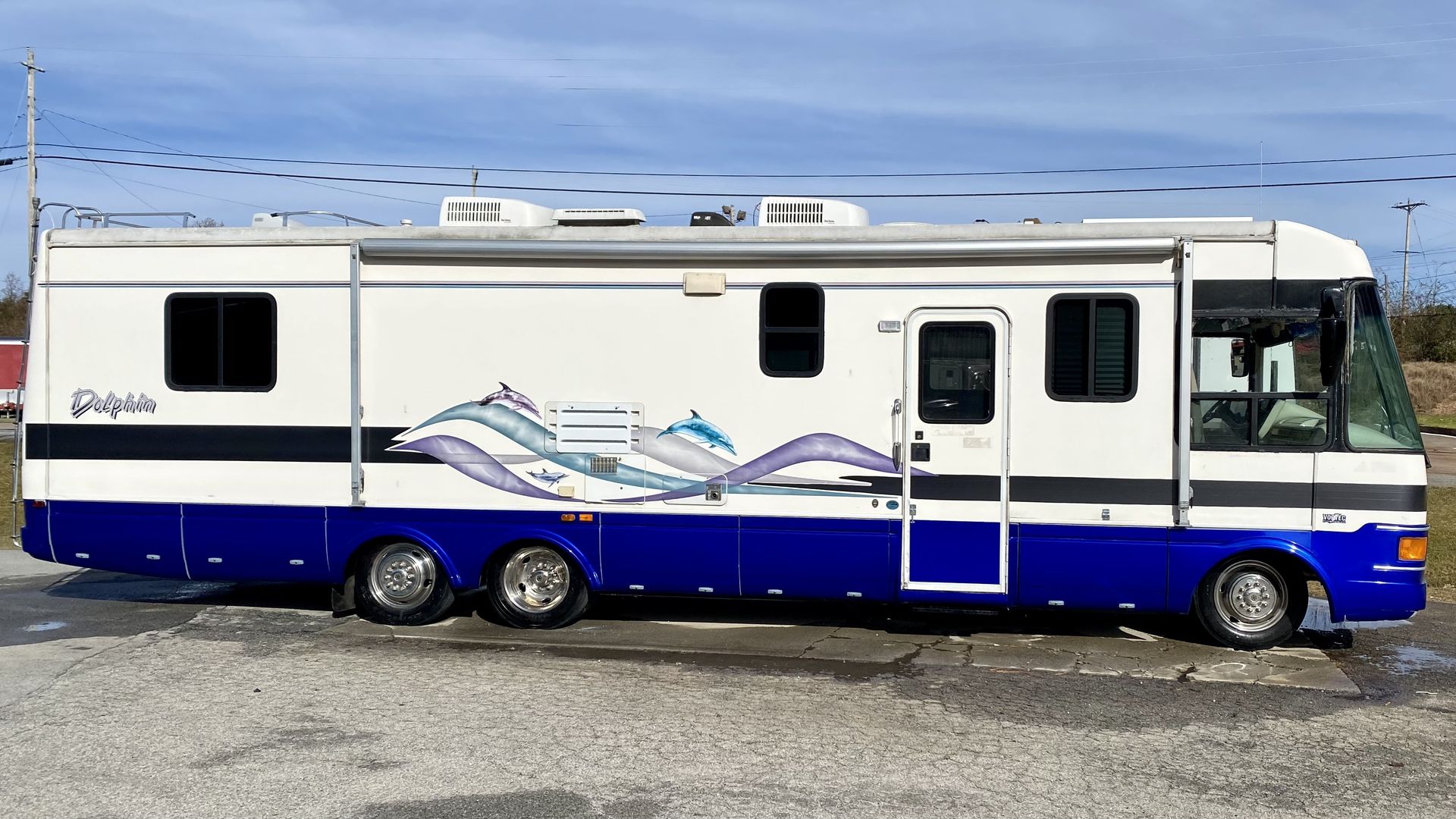 Photo 20 - 1997 National Class A Motorhome rental photo 22