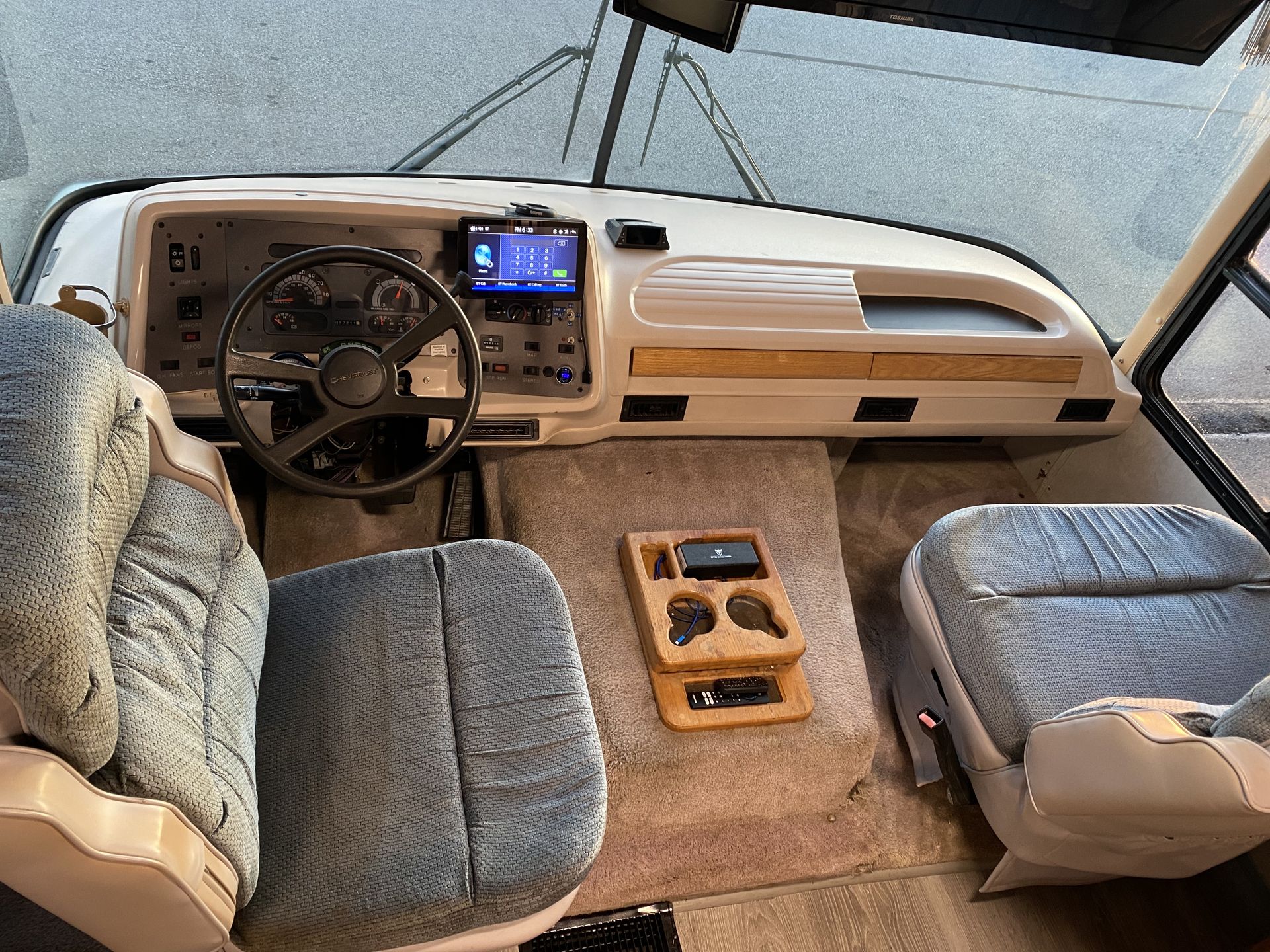 Photo 22 - 1997 National Class A Motorhome rental photo 24