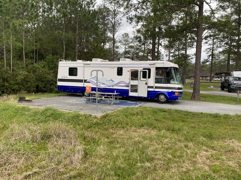 Photo 25 - 1997 National Class A Motorhome rental photo 27