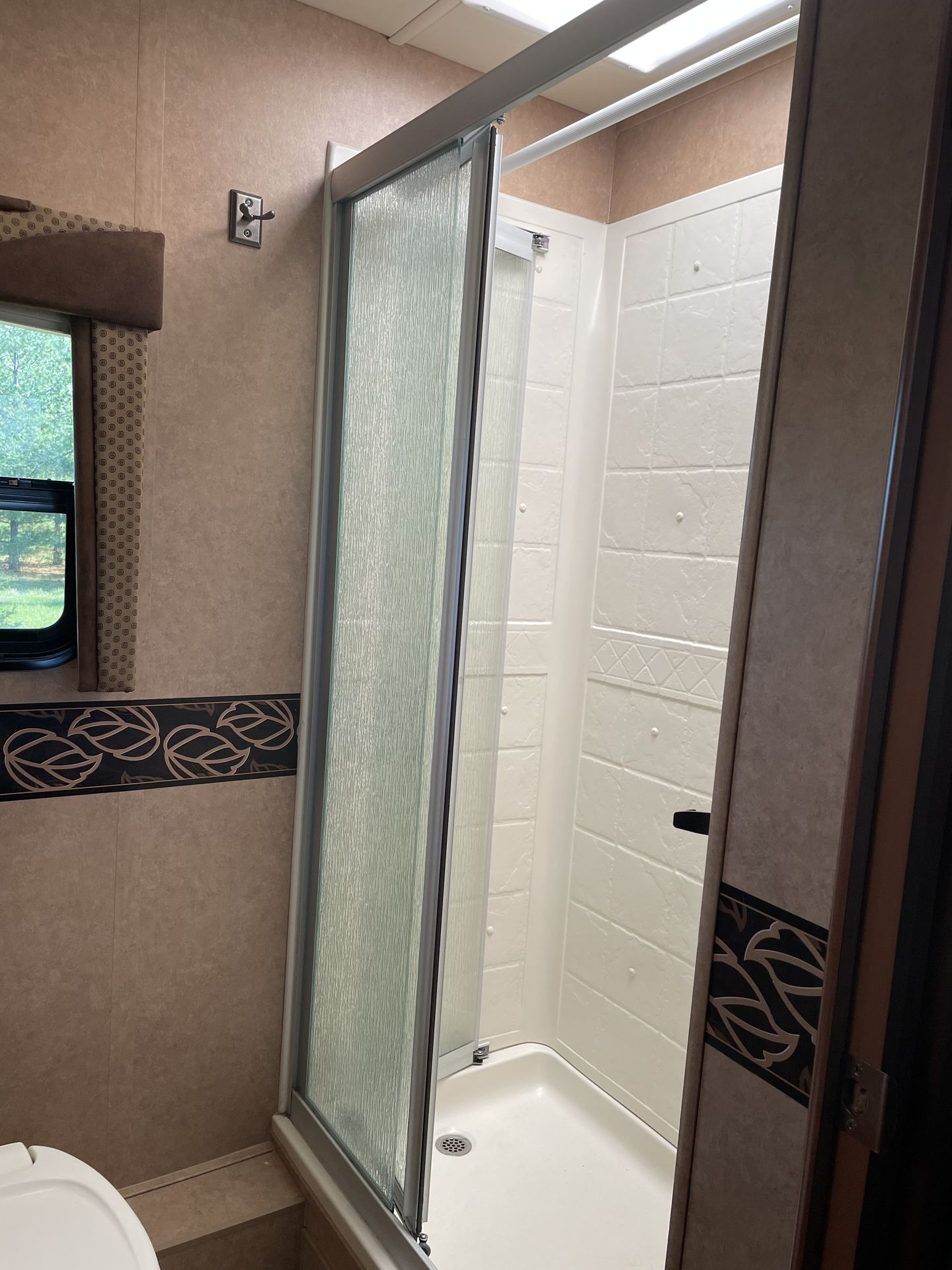 Photo 1 - 2013 Jayco Class C Motorhome rental photo 7