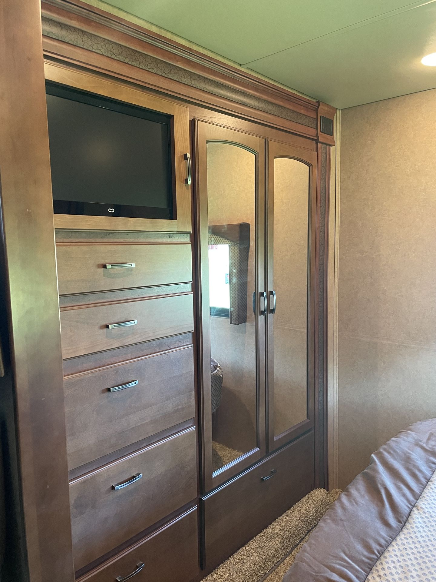 Photo 1 - 2013 Jayco Class C Motorhome rental photo 10
