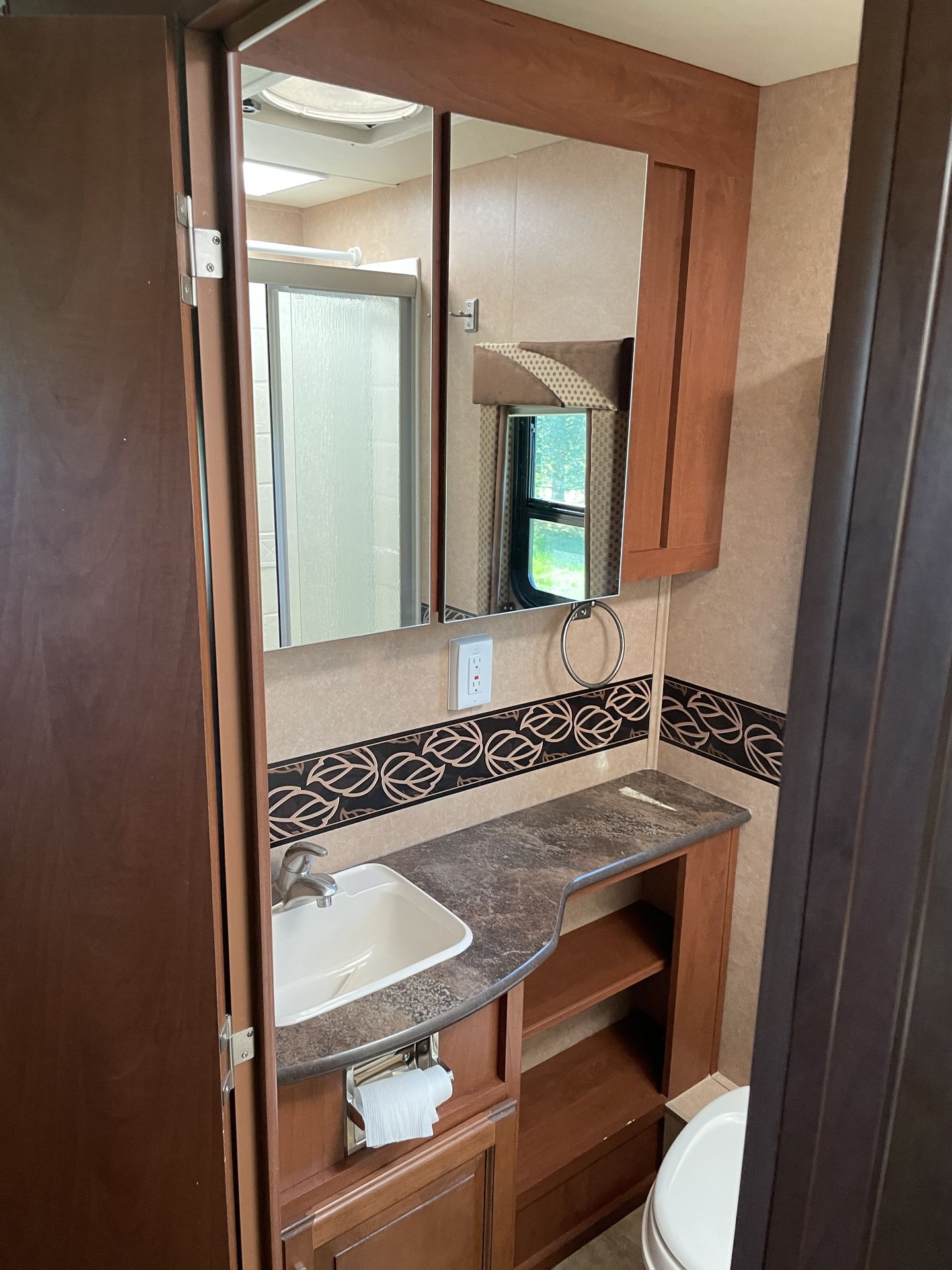 Photo 1 - 2013 Jayco Class C Motorhome rental photo 13