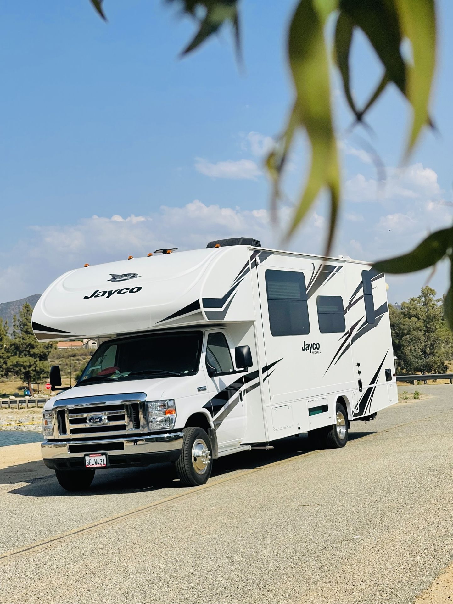 Photo 5 - 2019 Ford Class C Motorhome rental photo 7