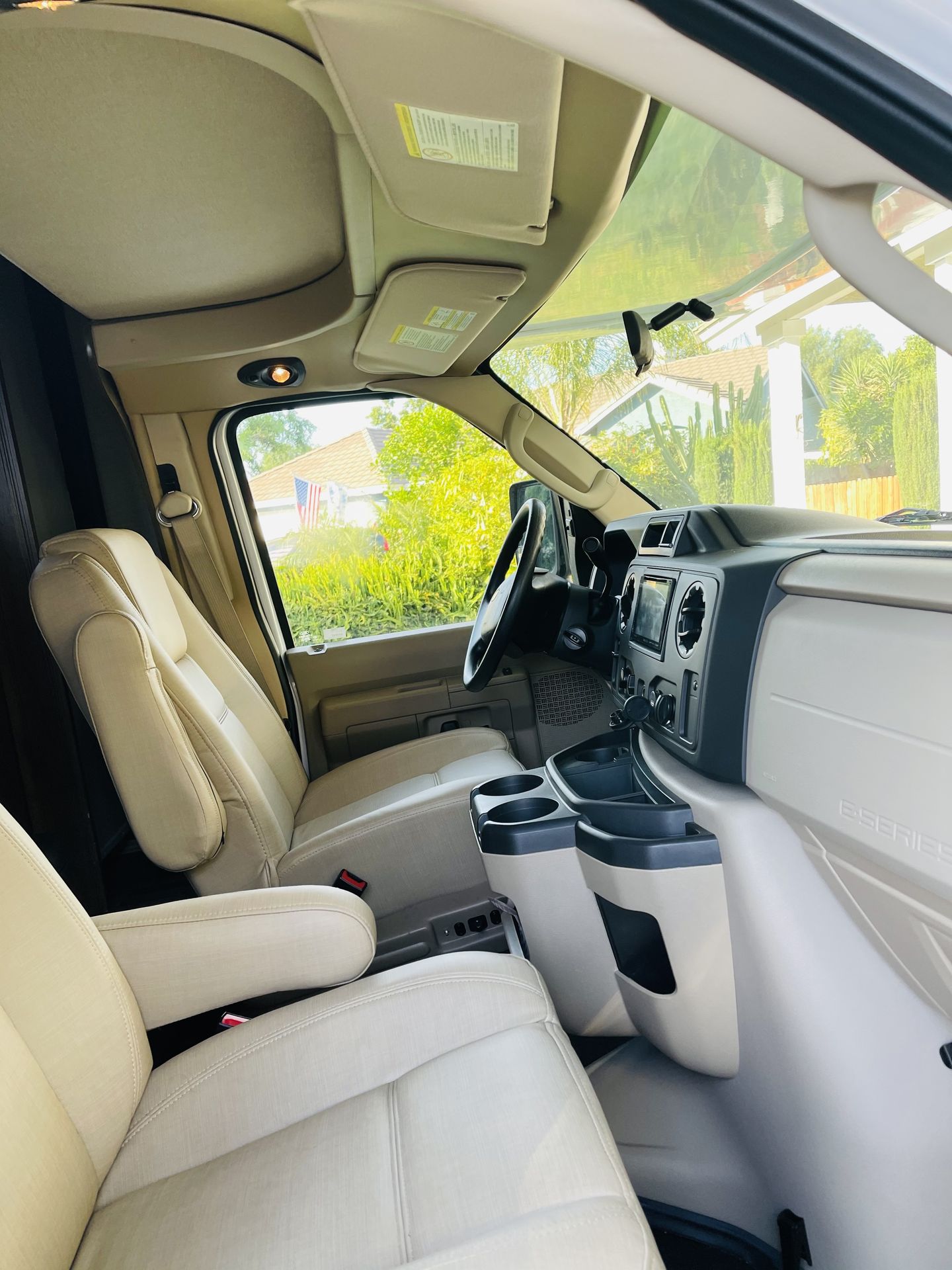 Photo 16 - 2019 Ford Class C Motorhome rental photo 18