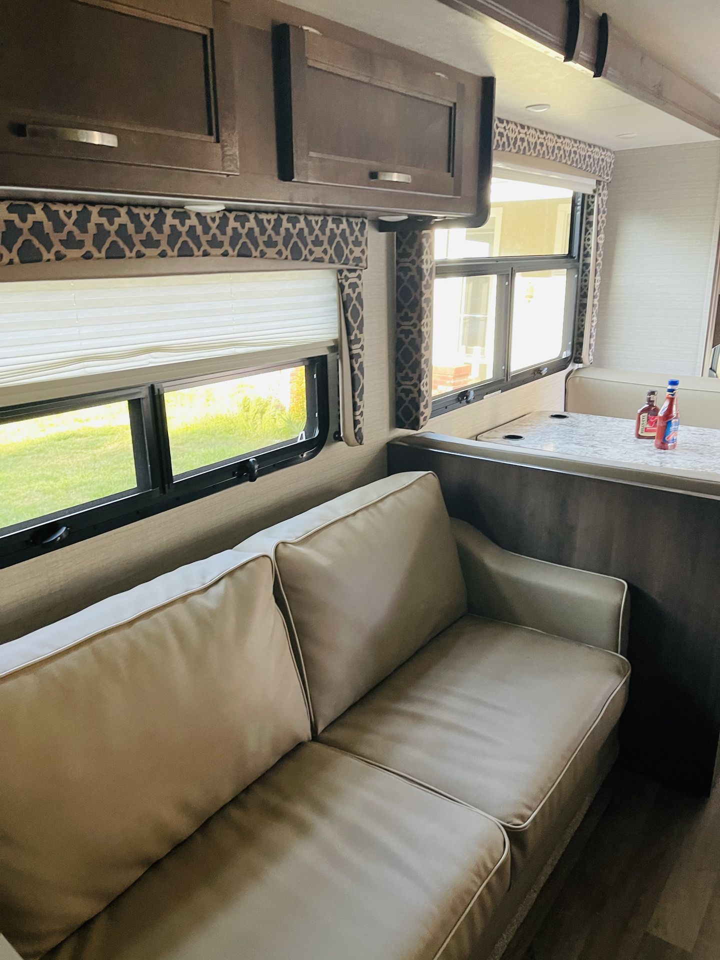 Photo 18 - 2019 Ford Class C Motorhome rental photo 20
